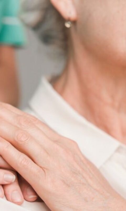 senora-y-mano-768x513